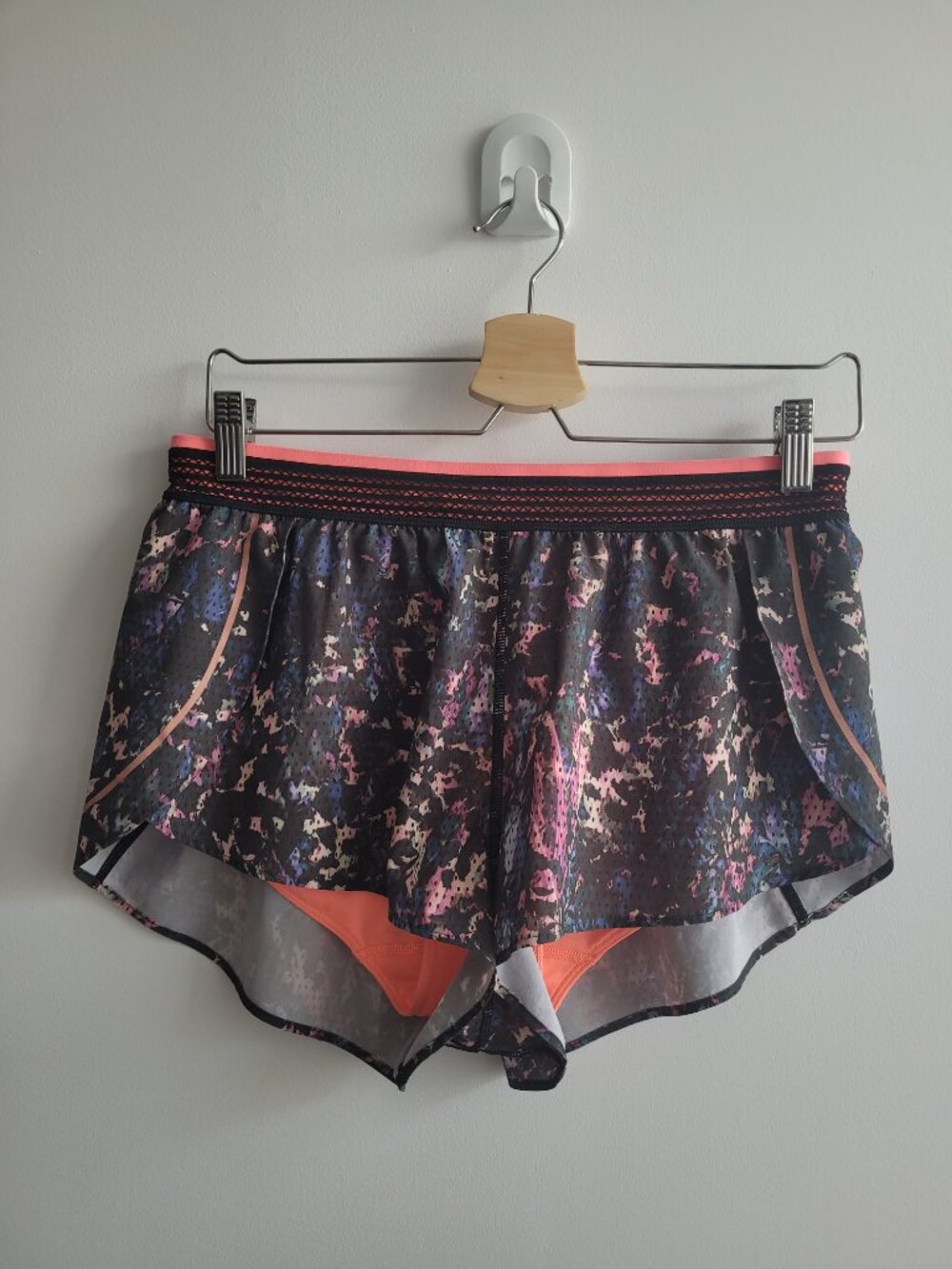 Lululemon First Descent Floral Split Second Shorts-Size 8